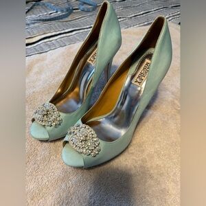 Badgley Mishka Tiffany blue satin peep toe